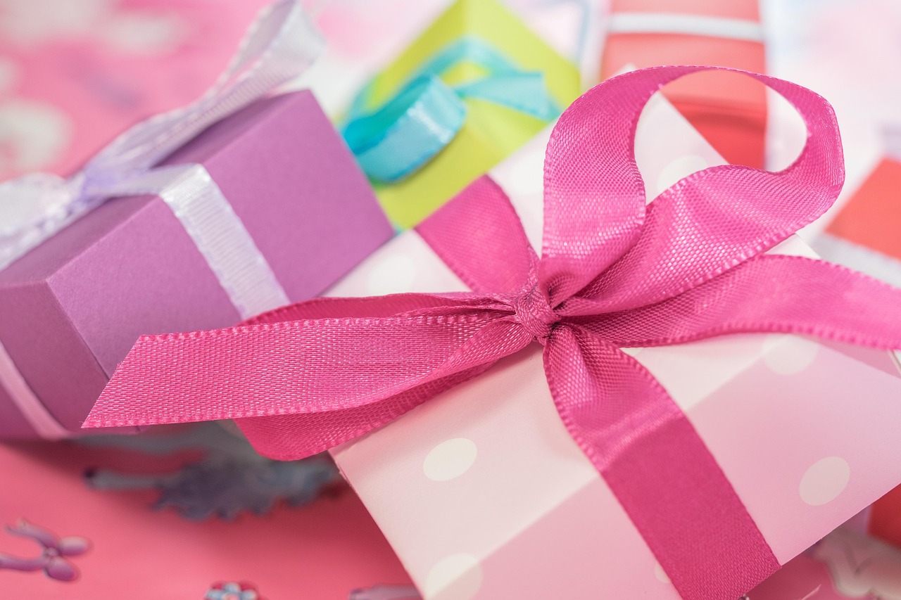 découvrez des idées de cadeaux de noël originales et personnalisées pour faire plaisir à vos proches. trouvez l'inspiration parfaite pour tous les âges et tous les budgets !