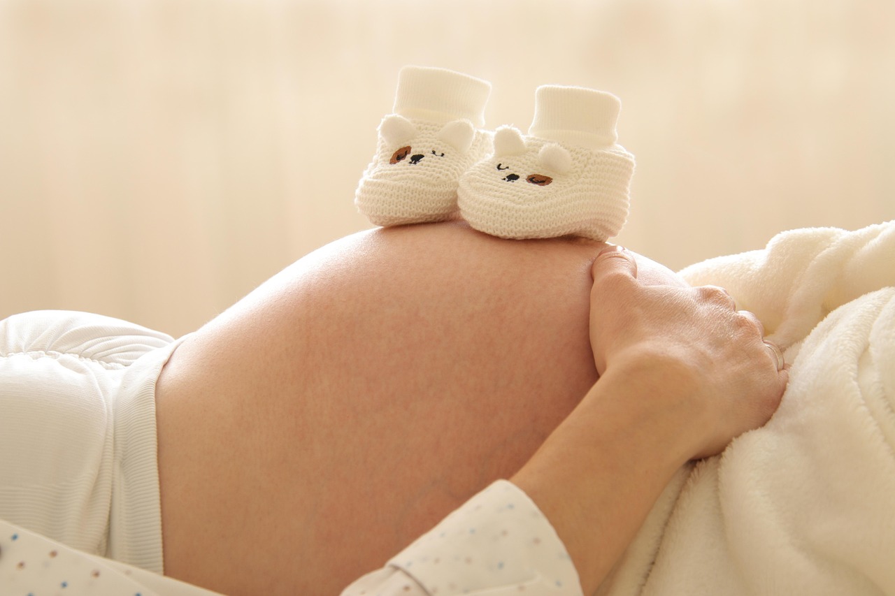 découvrez tous les avantages, aides financières et soutiens disponibles pour les mères célibataires en france. informations actualisées pour mieux accompagner votre quotidien de parent solo.