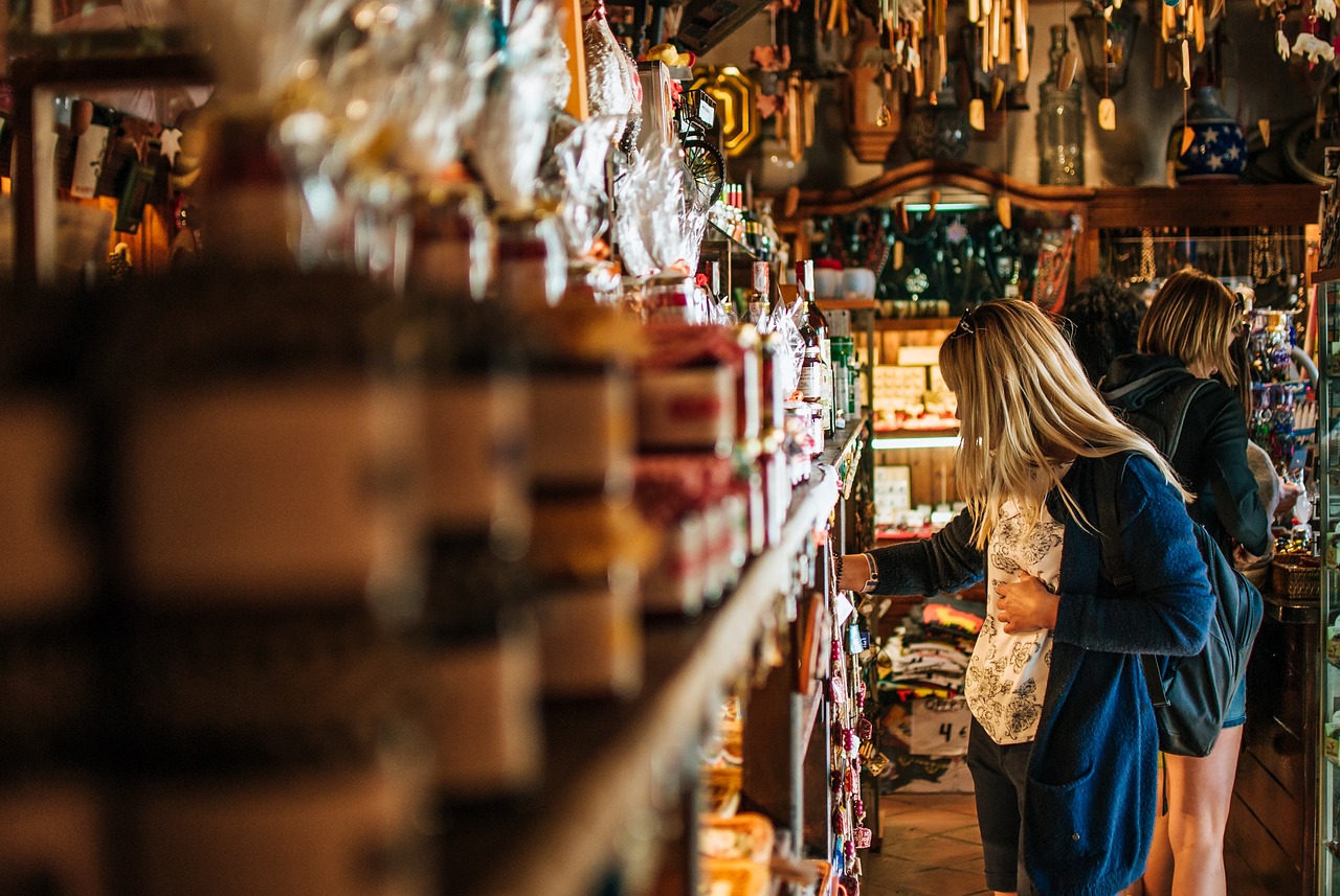 découvrez les tendances et facteurs influençant le comportement des consommateurs. explorez comment les décisions d'achat sont façonnées par la psychologie, la sociologie et les influences marketing dans un monde en constante évolution.