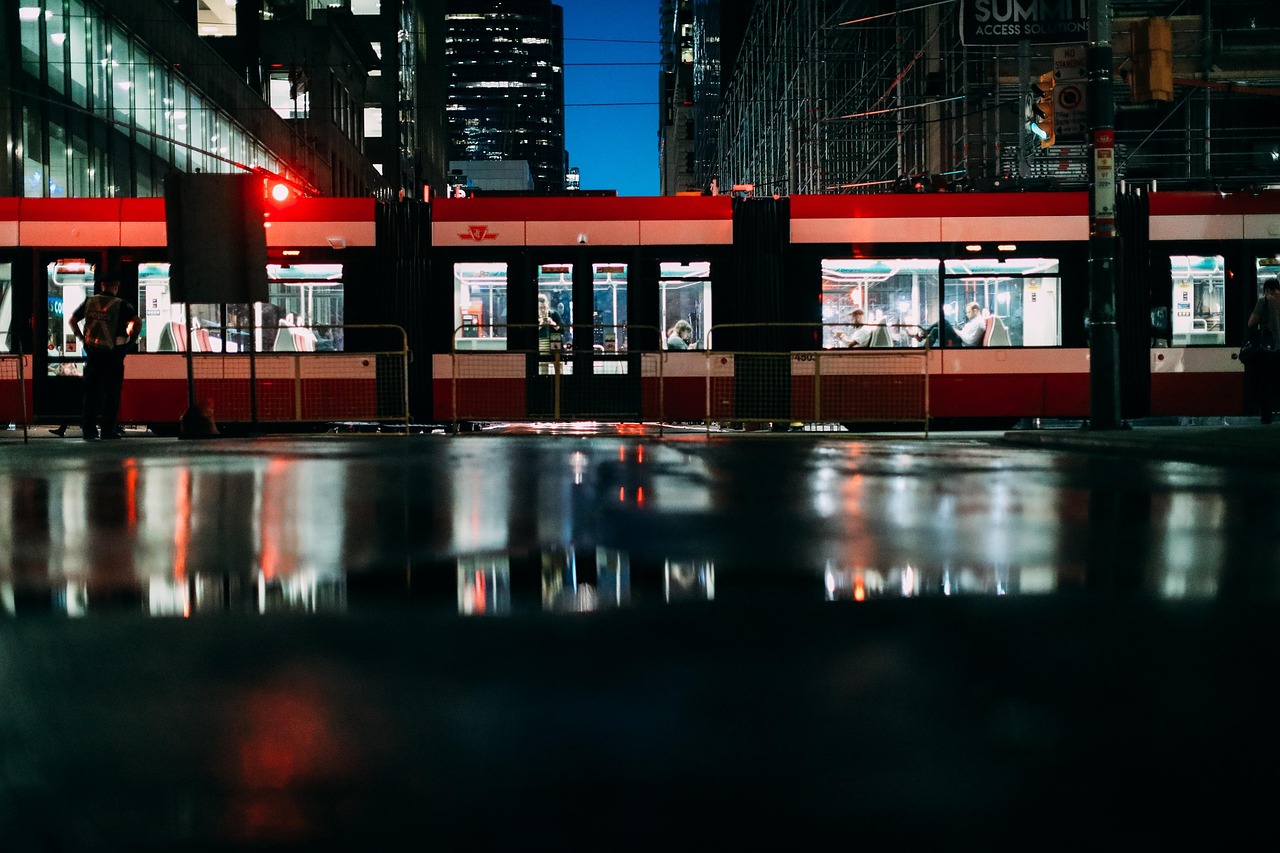 découvrez tout ce qu'il faut savoir sur le transport ferroviaire : son histoire, ses avantages écologiques, son fonctionnement et les innovations qui transforment le secteur aujourd'hui.