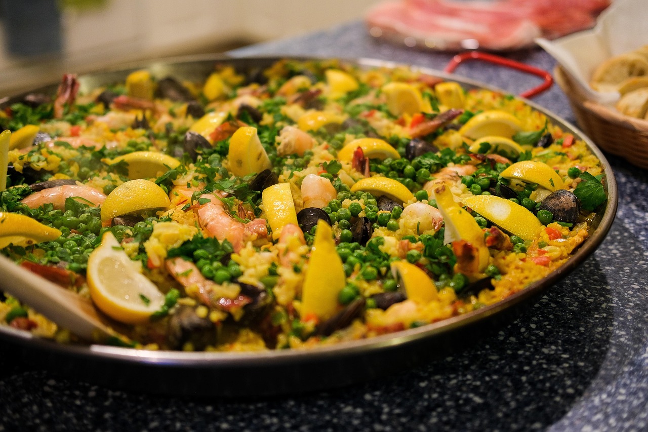 découvrez tout sur le safran : son origine, ses bienfaits, ses utilisations culinaires et ses vertus santé. apprenez comment choisir, conserver et cuisiner cette épice précieuse.
