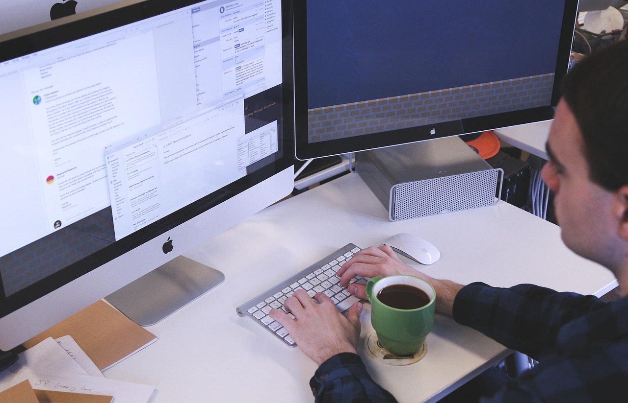 découvrez la liste complète des symboles de clavier, leur signification et comment les utiliser facilement dans vos documents ou messages. guide pratique pour tous niveaux.