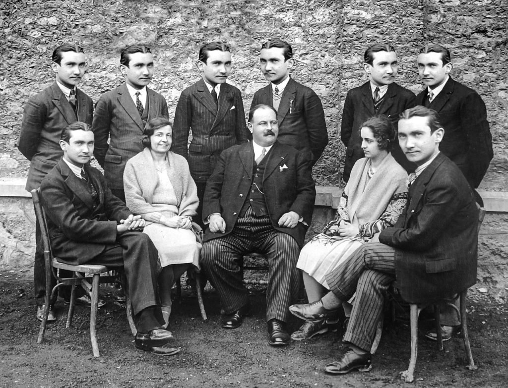 découvrez le rôle, les missions et le fonctionnement du comité d'entreprise (works council) : un acteur clé du dialogue social en entreprise au service des salariés et des employeurs.