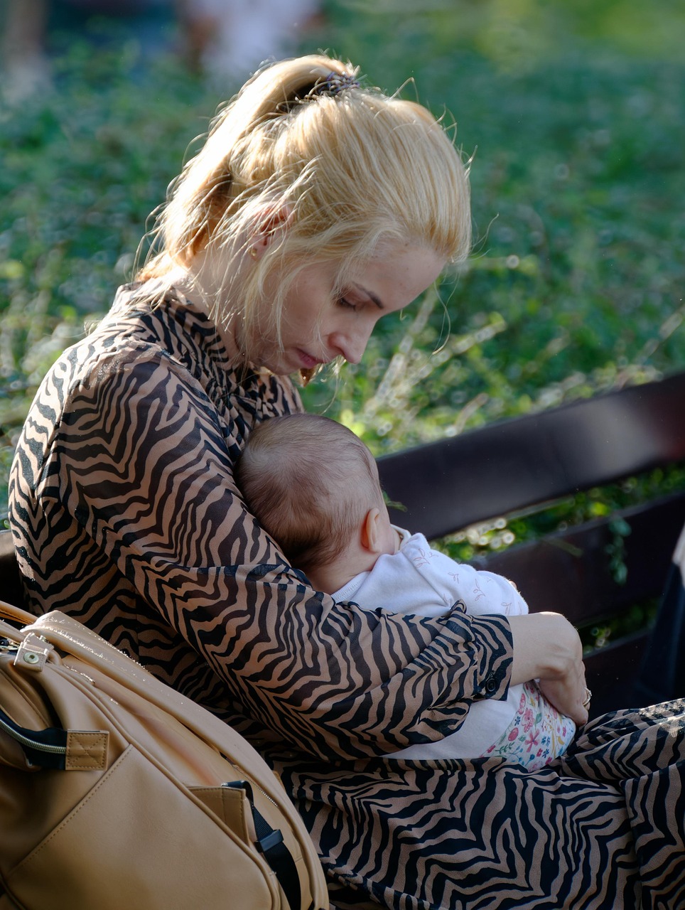 une holding company est une société qui détient des participations majoritaires dans d'autres entreprises, facilitant la gestion et la stratégie globale du groupe.